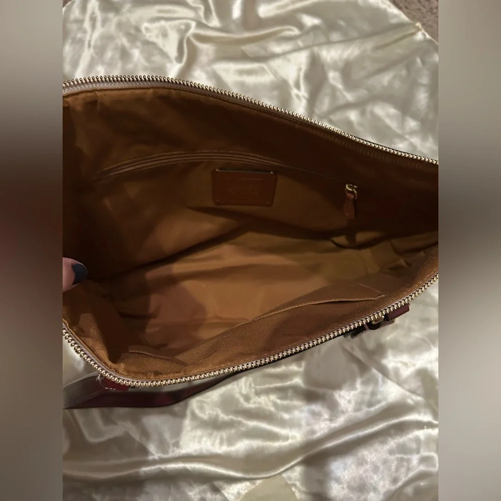 Adorable Coach Cream and Heart Print Gallery Tote Bag with Leather Handles - Picture 7 of 7